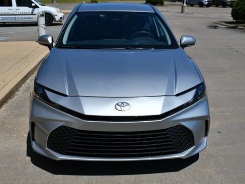 Used 2025 Toyota Camry LE FWD image 8
