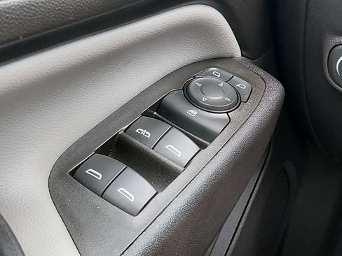 Used 2021 Chevrolet Equinox Premier FWD image 25