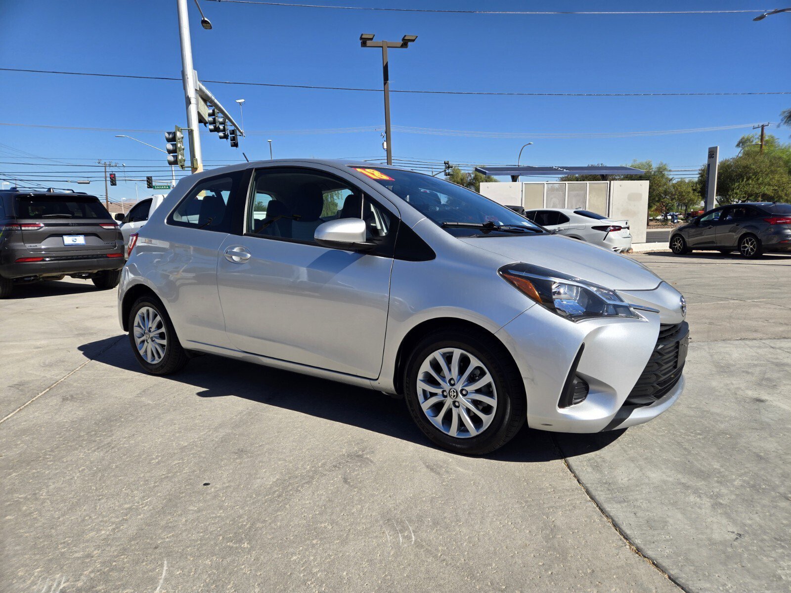 Used 2018 Toyota Yaris LE w/ Carpet Mat Package FWD image 4