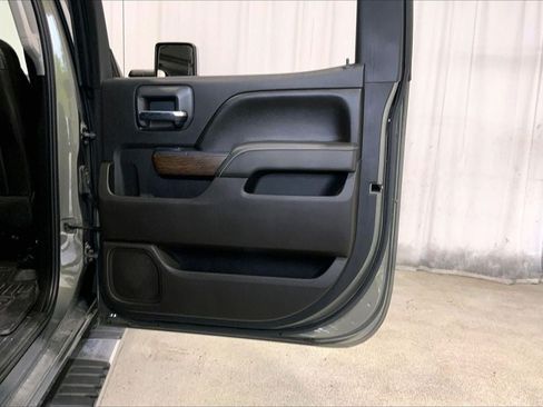 Used 2017 GMC Sierra 2500 Denali w/ Duramax Plus Package AWD/4WD image 23