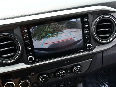 Used 2020 Toyota Tacoma TRD Off-Road AWD/4WD image 52
