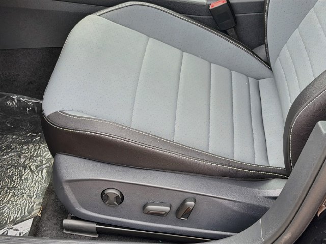 New 2026 Volkswagen Jetta SE FWD image 18