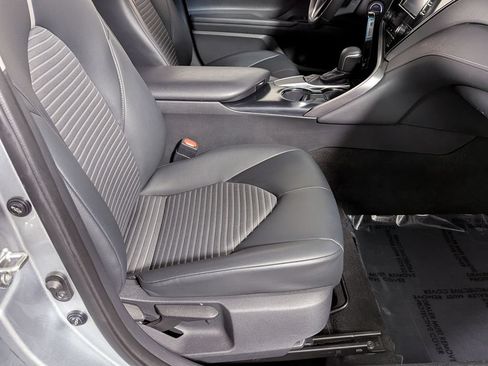 Used 2019 Toyota Camry SE FWD image 18