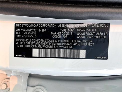 Used 2025 Volvo XC60 B5 Plus AWD/4WD image 5