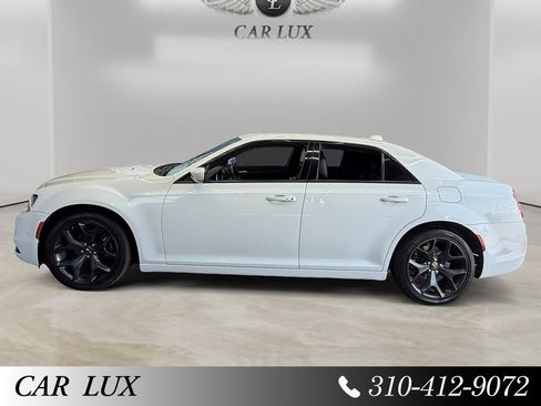 Used 2022 Chrysler 300 S RWD image 2