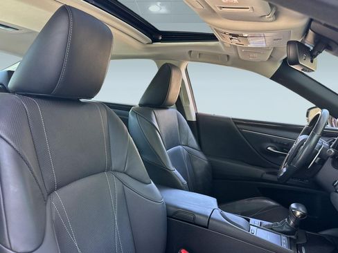 Used 2019 Lexus ES 300h w/ Accessory Package 2 FWD image 28
