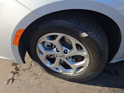 Certified 2022 Chrysler Pacifica Limited image 3