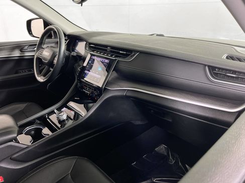 Used 2022 Jeep Grand Cherokee Limited image 28