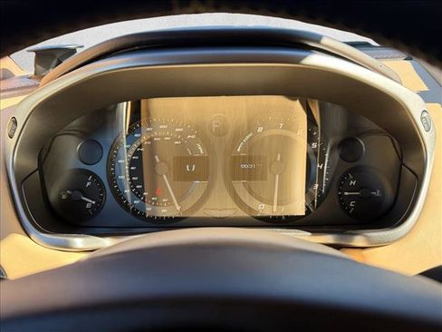 Used 2017 Aston Martin Vanquish Volante image 24