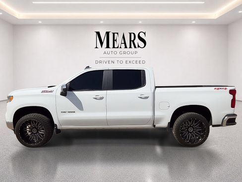 Used 2023 Chevrolet Silverado 1500 LT AWD/4WD image 2