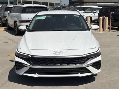 New 2026 Hyundai Elantra SE FWD image 2