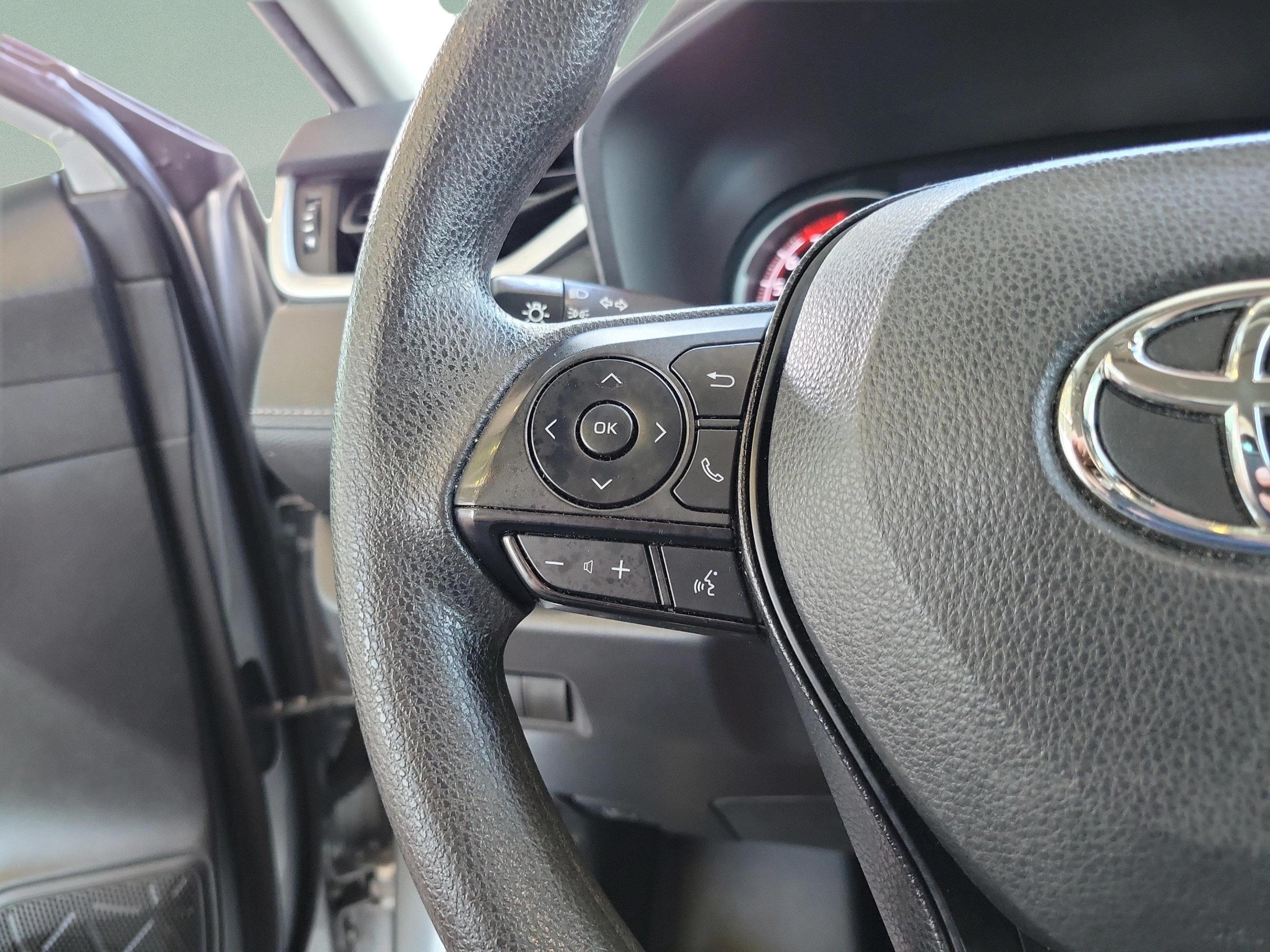 Used 2023 Toyota RAV4 LE FWD image 14