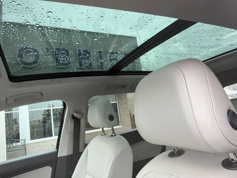 Used 2018 Volkswagen Tiguan SE w/ Panoramic Sunroof Package FWD image 15