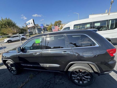 Used 2011 Jeep Grand Cherokee Laredo AWD/4WD image 3