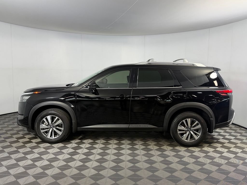 Used 2025 Nissan Pathfinder SL FWD image 10