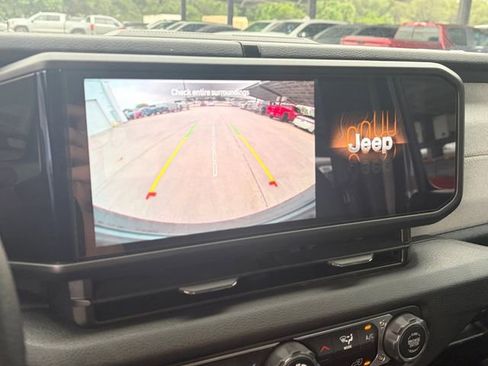 Used 2025 Jeep Wrangler Sport AWD/4WD image 11