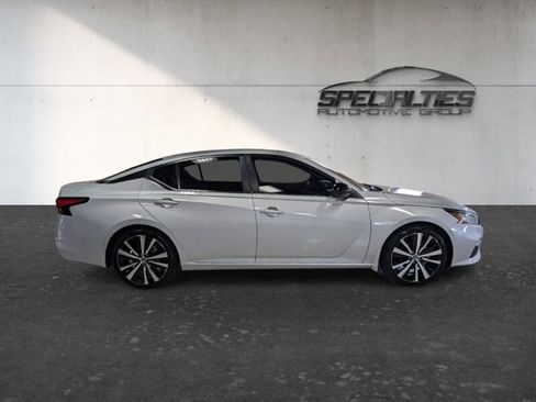 Used 2021 Nissan Altima 2.5 SR w/ SR Premium Package FWD image 11