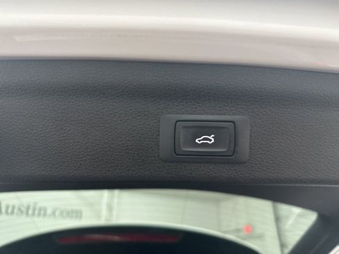 Used 2020 Audi Q3 2.0T Premium image 25