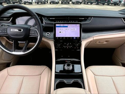 Used 2024 Jeep Grand Cherokee Limited w/ Luxury Tech Group II RWD image 19