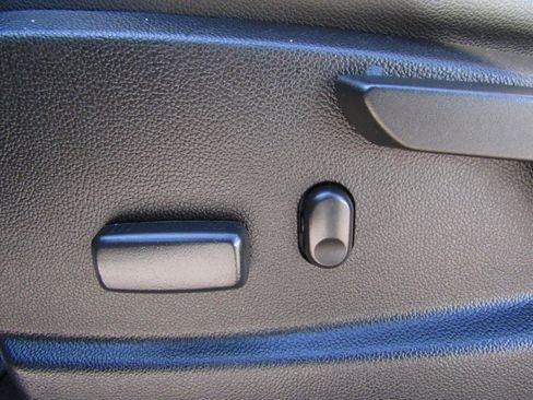 Used 2017 Chevrolet Colorado Z71 image 11