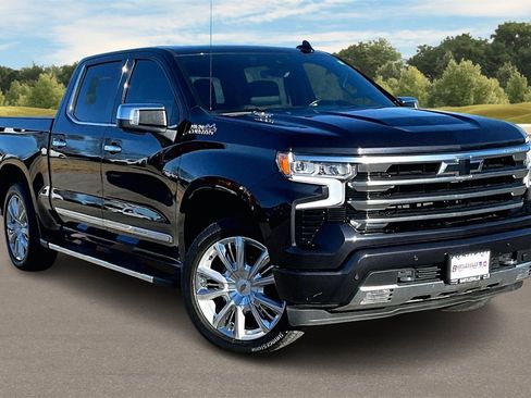 Used 2023 Chevrolet Silverado 1500 High Country w/ High Country Premium Package image 2