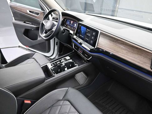 Used 2025 Volkswagen Atlas SEL Premium R-Line image 28