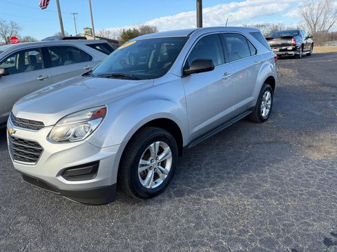 Used 2017 Chevrolet Equinox LS image 2