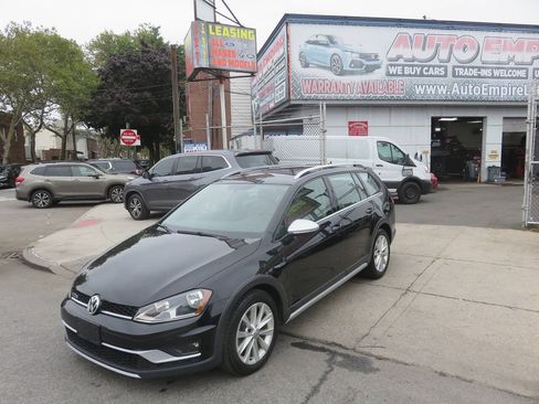 Used 2017 Volkswagen Golf Alltrack S AWD/4WD image 2