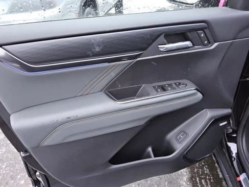 Used 2026 GMC Acadia AT4 w/ Super Cruise Package image 8