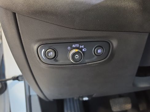Used 2021 Chevrolet Equinox LT FWD image 20