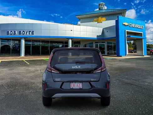 Used 2025 Kia Soul LX w/ LX Technology Package FWD image 4