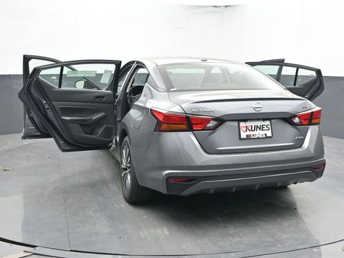 Used 2024 Nissan Altima 2.5 SV AWD/4WD image 37
