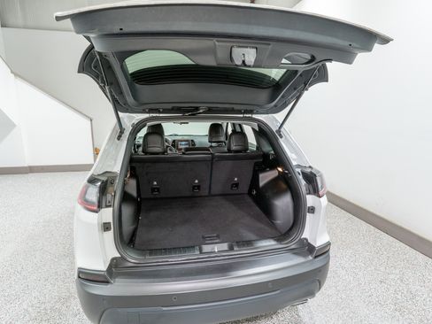 Used 2019 Jeep Cherokee Latitude Plus w/ Cold Weather Group image 32