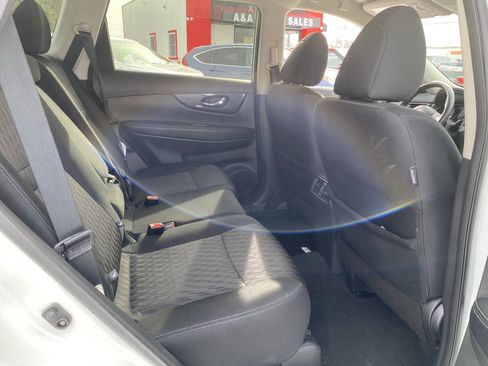 Used 2016 Nissan Rogue SV image 15