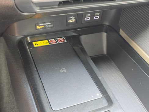 Used 2025 Toyota Camry SE w/ Multimedia Upgrade Package image 22