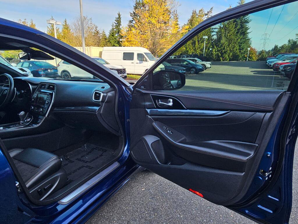 Used 2023 Nissan Maxima SR FWD image 12