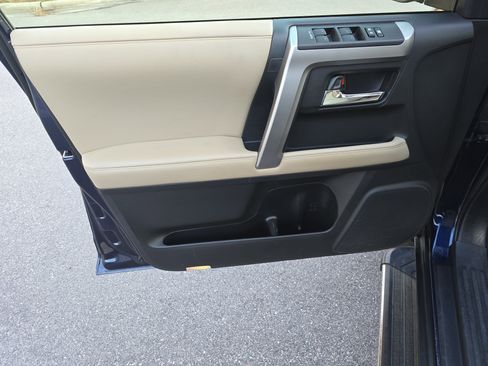 Used 2020 Toyota 4Runner SR5 Premium image 26