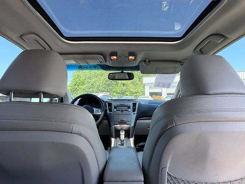 Used 2011 Subaru Outback 2.5i Limited image 23