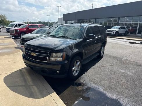 Used 2009 Chevrolet Tahoe LT w/ Luxury Package AWD/4WD image 2
