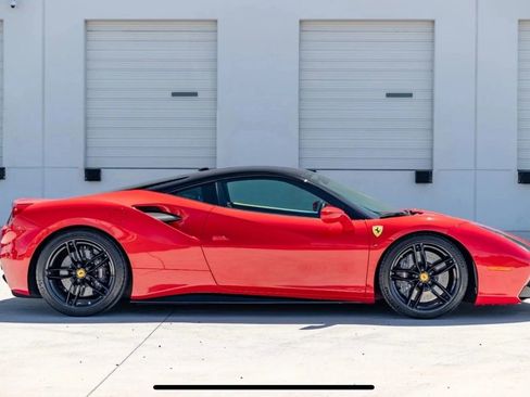 Used 2018 Ferrari 488 GTB RWD image 4