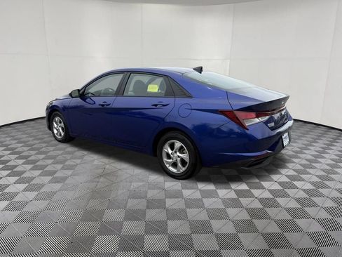 Used 2023 Hyundai Elantra SE w/ Preferred Accessory Package FWD image 7