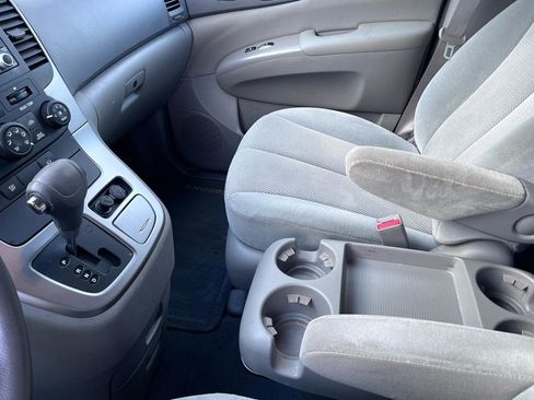 Used 2012 Kia Sedona EX image 37