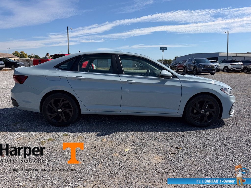 Used 2025 Volkswagen Jetta SE w/ Sunroof Package FWD image 6