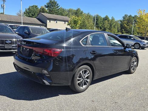 Used 2023 Kia Forte LXS image 3