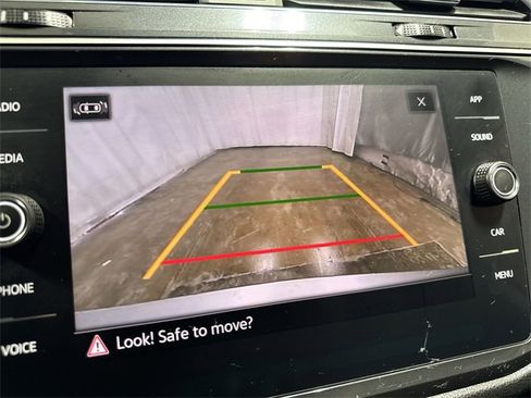 Used 2022 Volkswagen Tiguan SE R-Line image 18