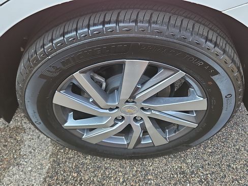 Used 2023 Chevrolet Equinox Premier AWD/4WD image 13