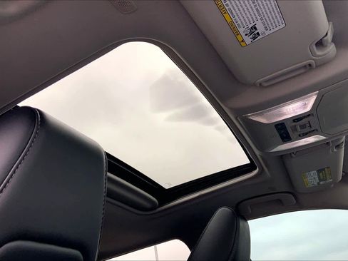 Used 2023 Toyota RAV4 XLE Premium image 14