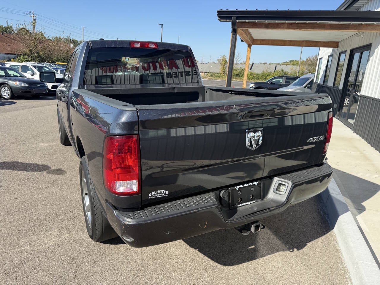 Used 2017 RAM 1500 Express AWD/4WD image 10