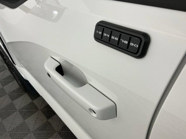 Used 2025 Ford F350 Platinum w/ FX4 Off-Road Package AWD/4WD image 14