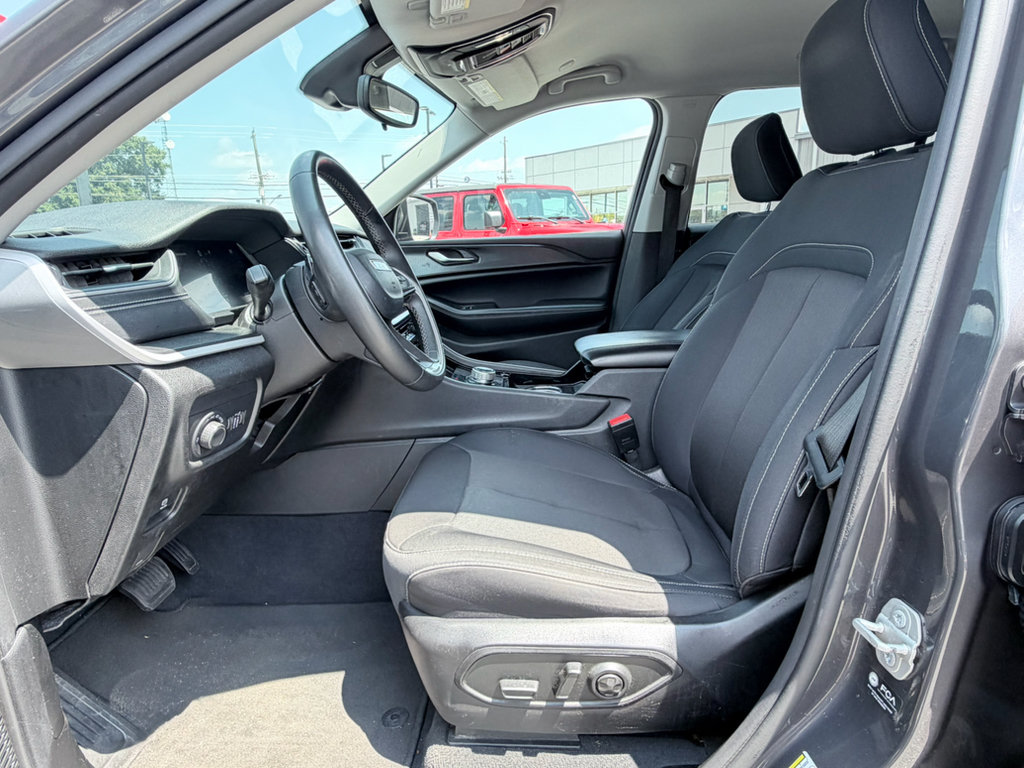 Used 2023 Jeep Grand Cherokee L Laredo RWD image 19